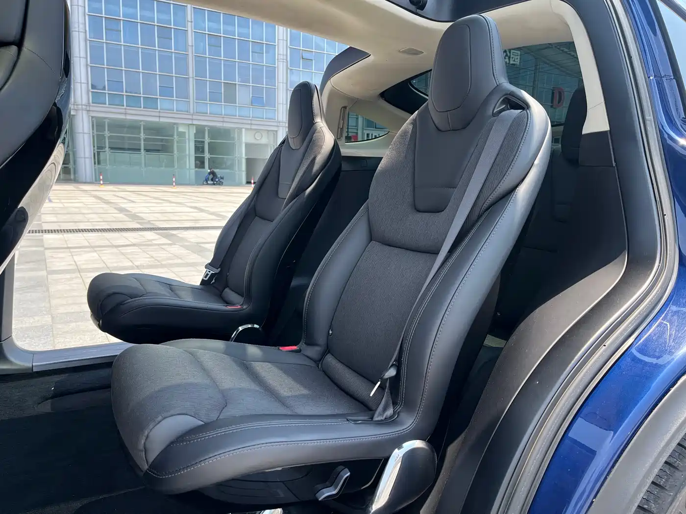 TESLA MODEL X