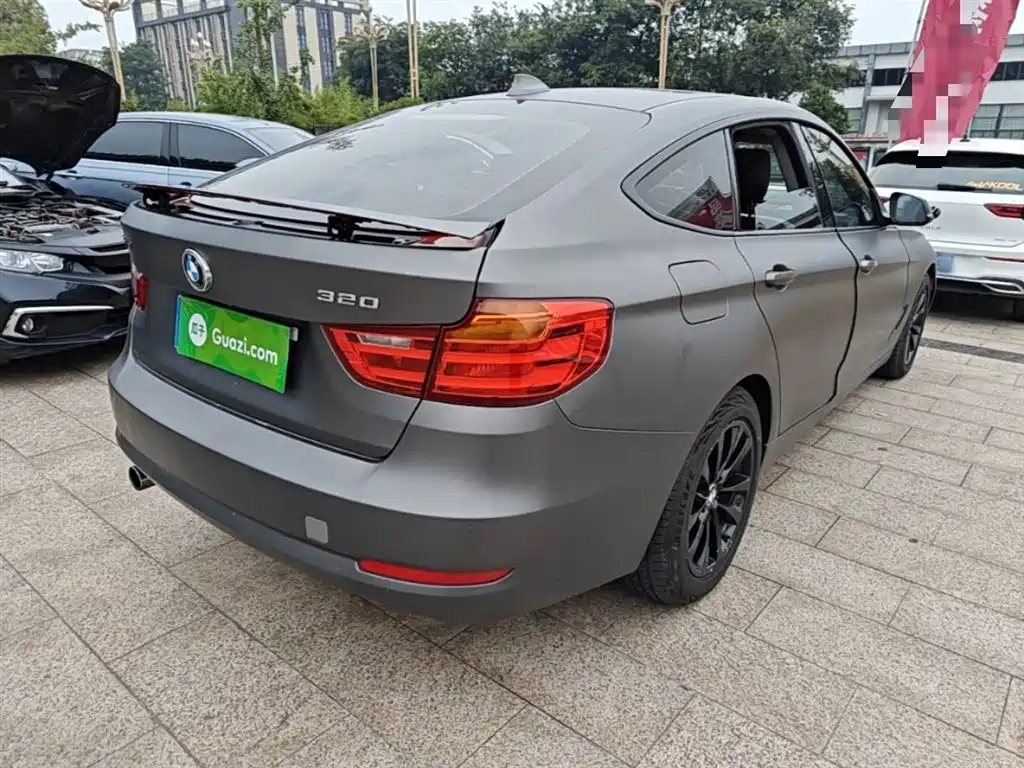 BMW 3 Series GT 2013 Model 320i Leading фото 7