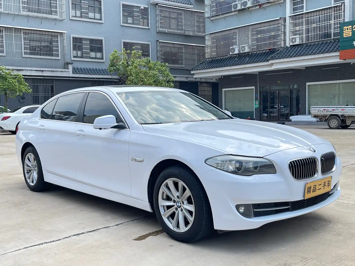 BMW 5 Series 2013 525Li Luxury фото 3