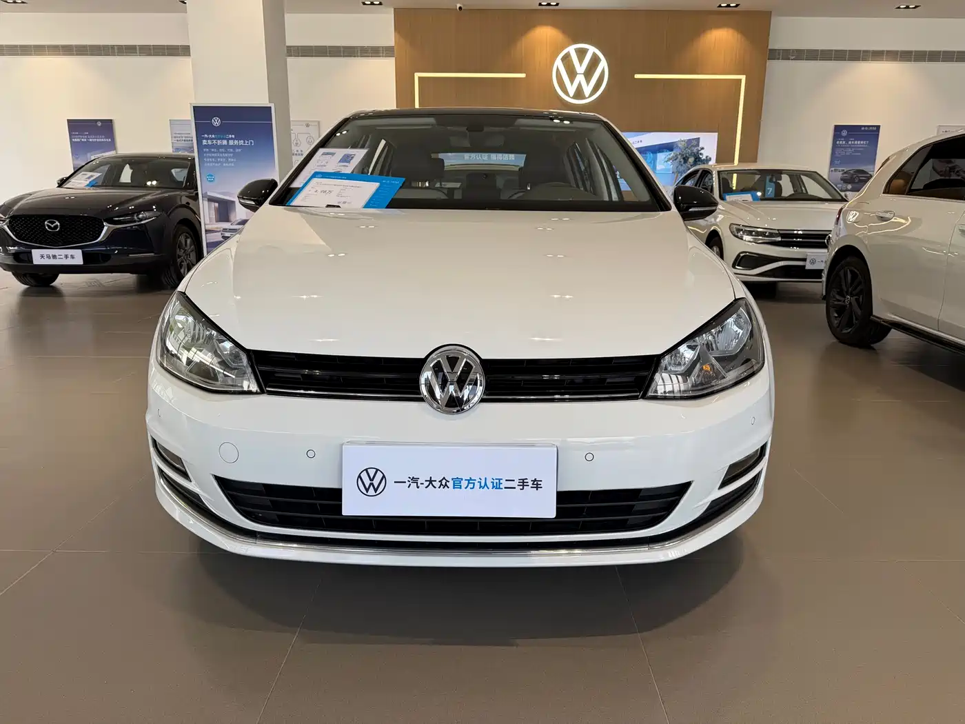 Volkswagen Golf 2017 230TSI Auto Luxury Millionth Anniversary Edition фото 2