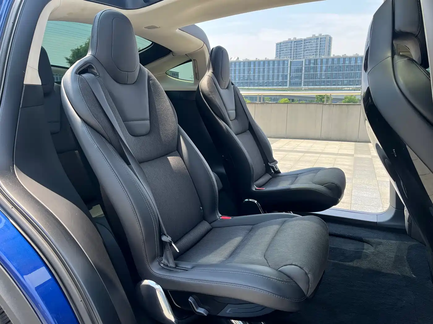 TESLA MODEL X