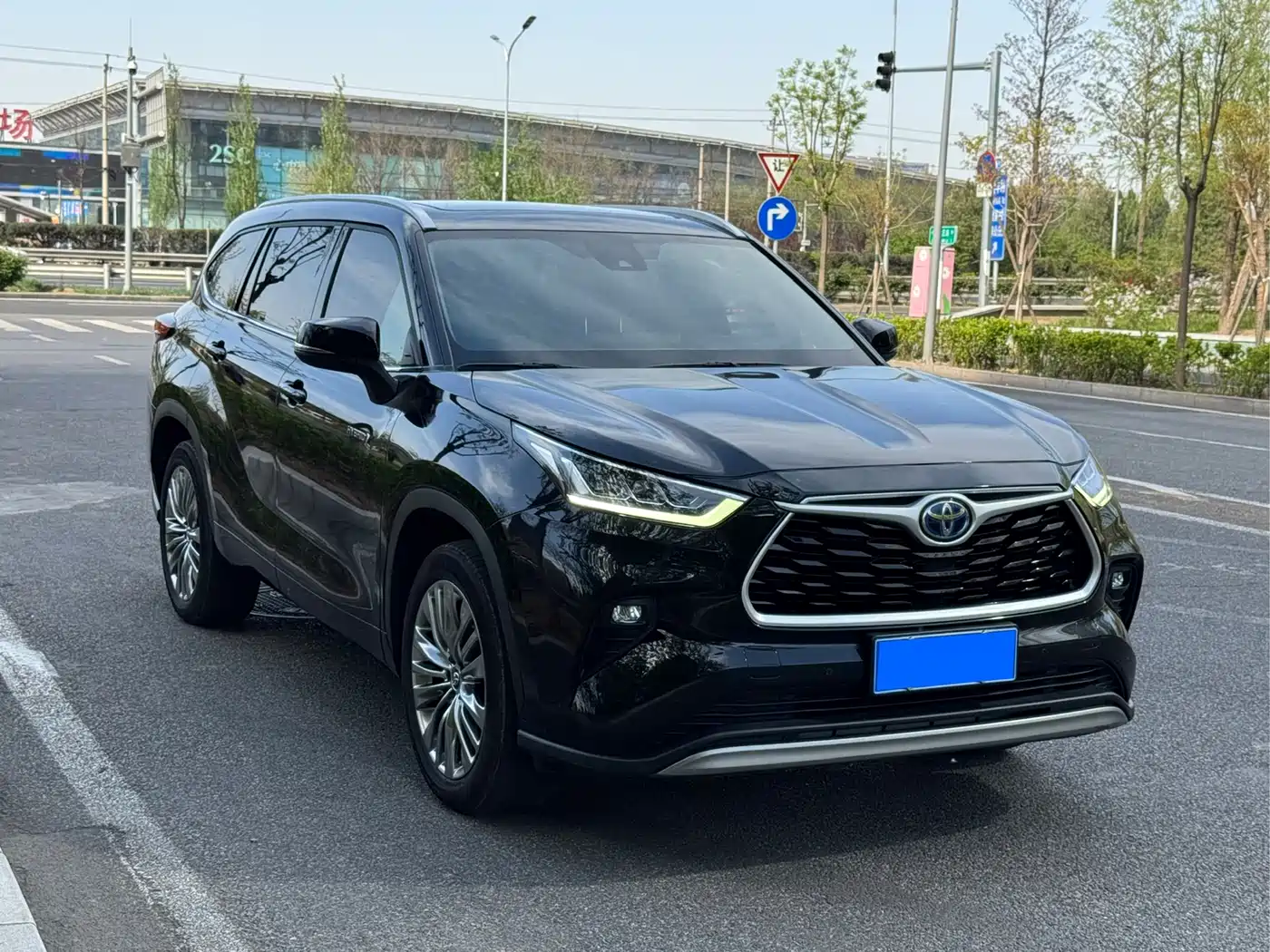 Toyota Highlander 2022 Model Dual Engine 2.5L 4WD Premium Edition 7-Seater фото 29