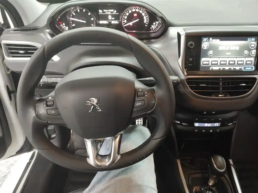 Peugeot 2008 2014 1.6L Automatic Navigation Edition фото 10