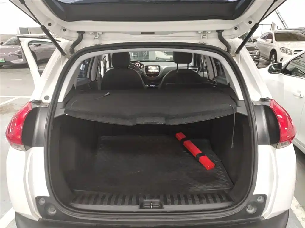 Peugeot 2008 2014 1.6L Automatic Navigation Edition фото 19