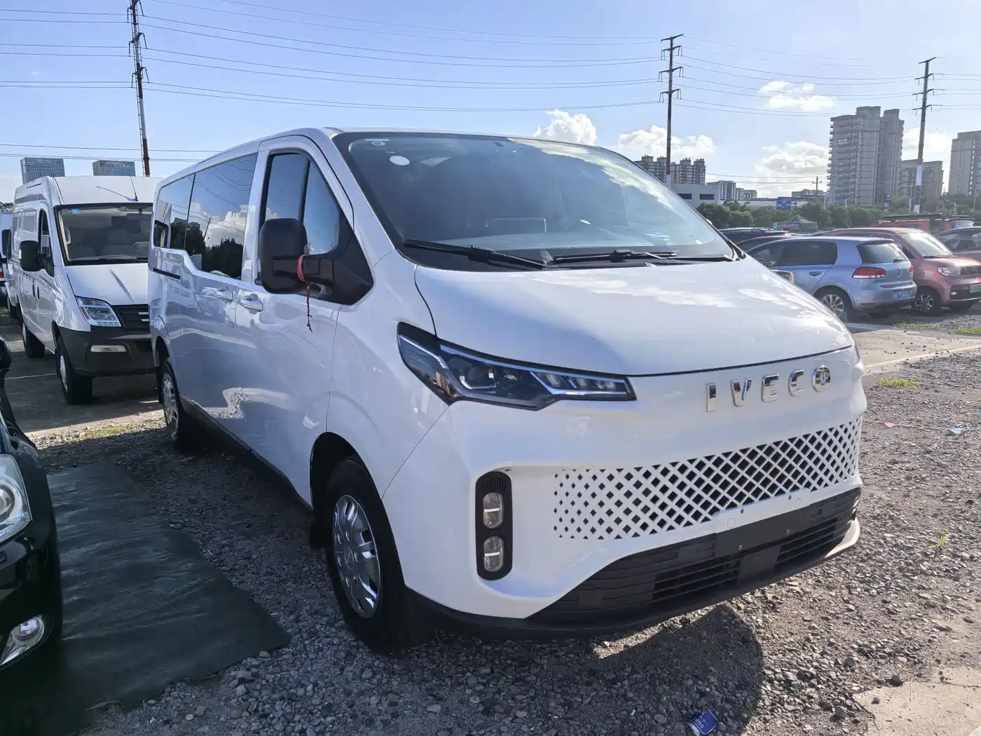 Iveco Juxing 2024 2023 C33 Van 2.0T 110KW Automatic Starway Edition Low Roof