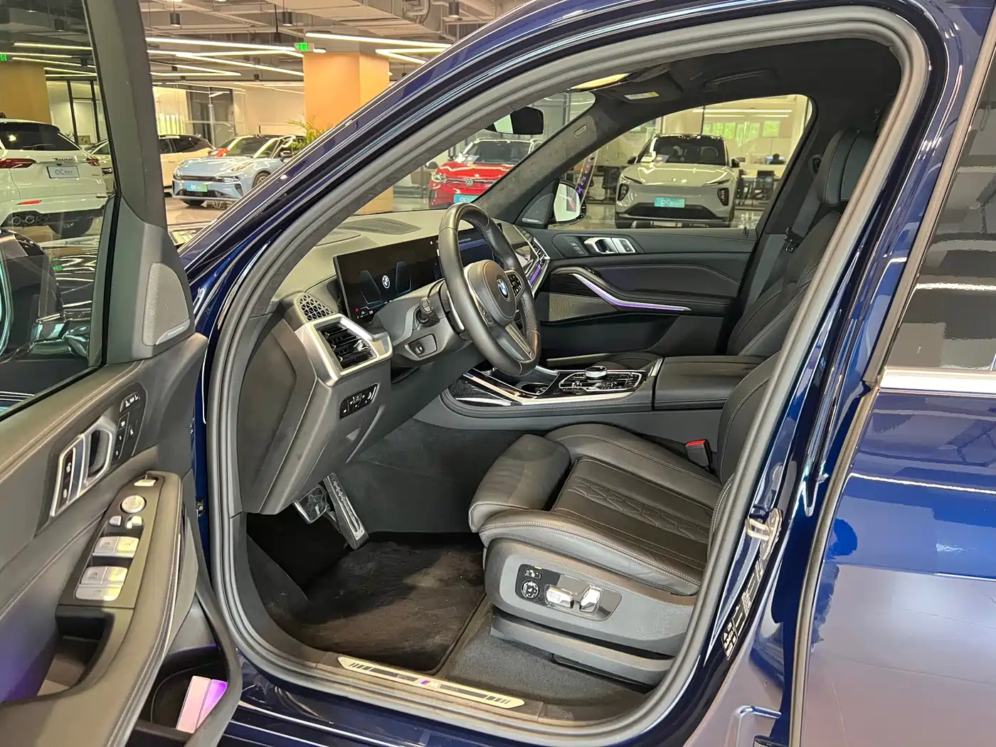 BMW X7 2023 xDrive40i Exclusive M Sport Package фото 11