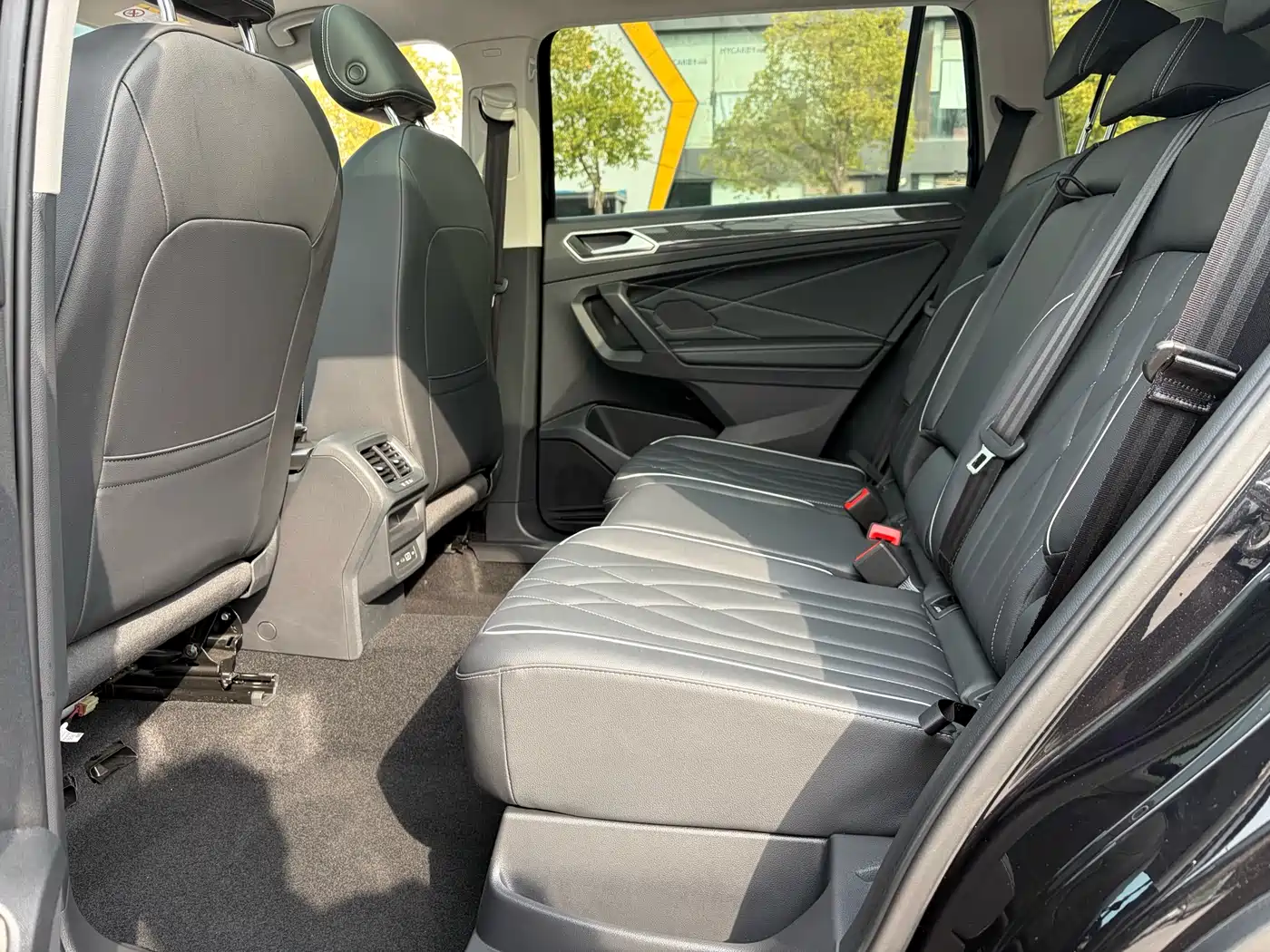 Volkswagen Tiguan L 2024 Outstanding 330TSI Auto 2WD R-Line Dragon Glory Edition фото 8