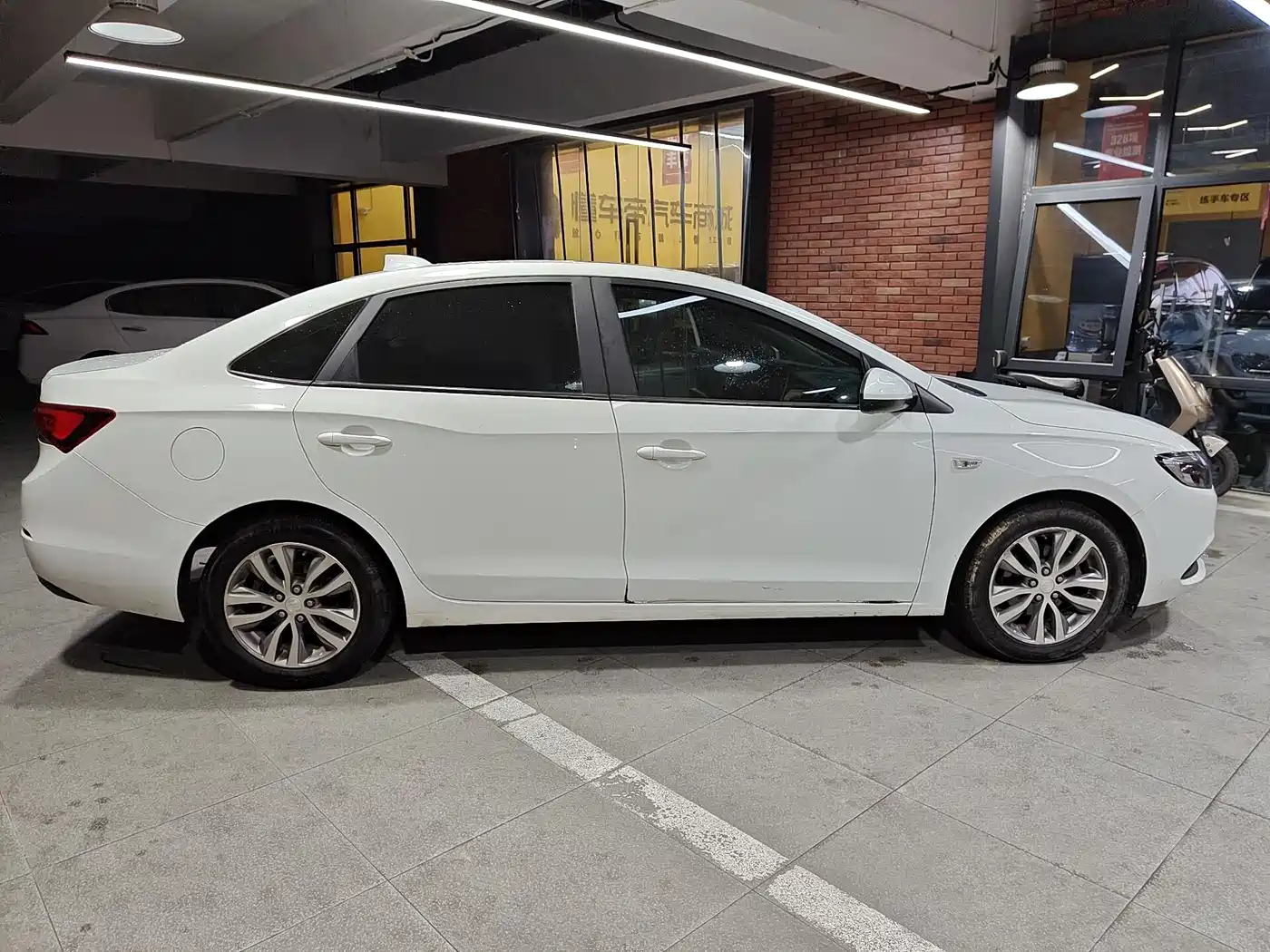 Buick Excelle 2018 18T Automatic Elite фото 5