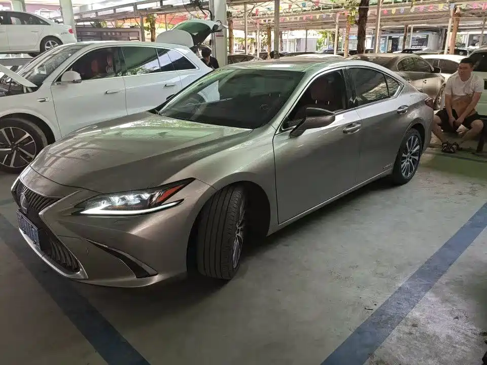 Lexus ES 2020 300h Ultimate Edition