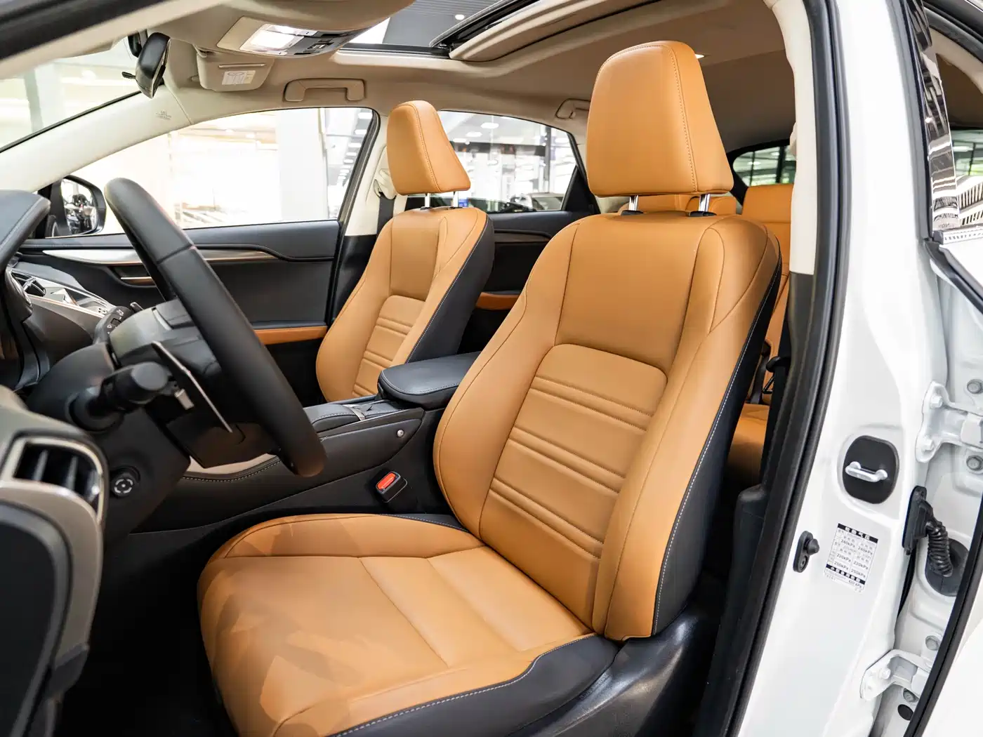 Фото 11 - Lexus NX