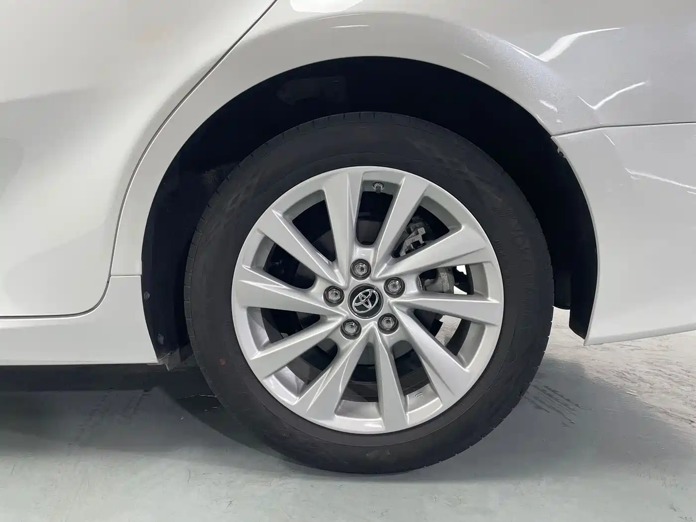 Toyota Camry 2023 2.0G Luxury Edition фото 19