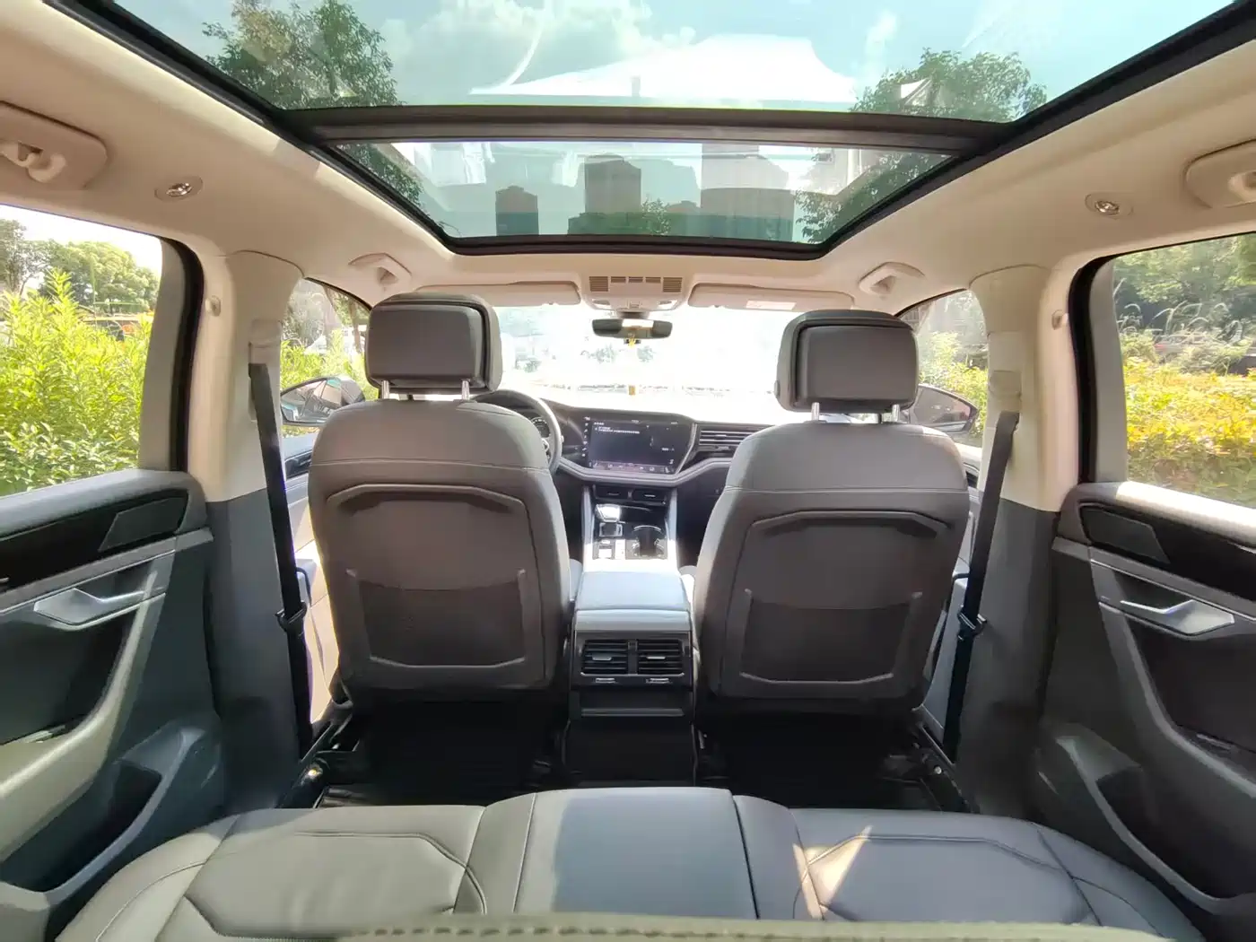 Volkswagen Touareg 2022 3.0TSI Rui Xiang Edition Gloss Black Sport Package фото 10