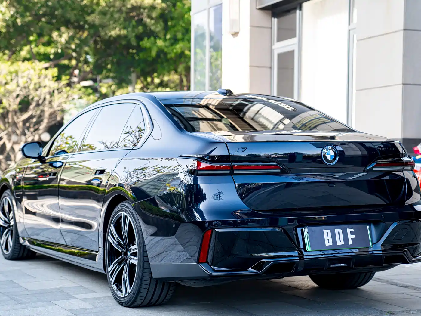 BMW I7