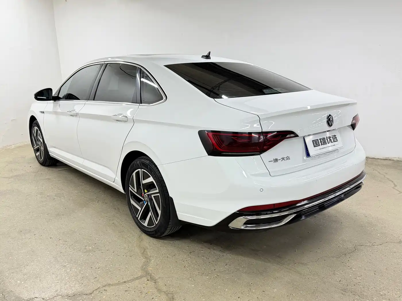 Volkswagen Sagitar 2023 Model Year 280TSI DSG Surpass Edition фото 6
