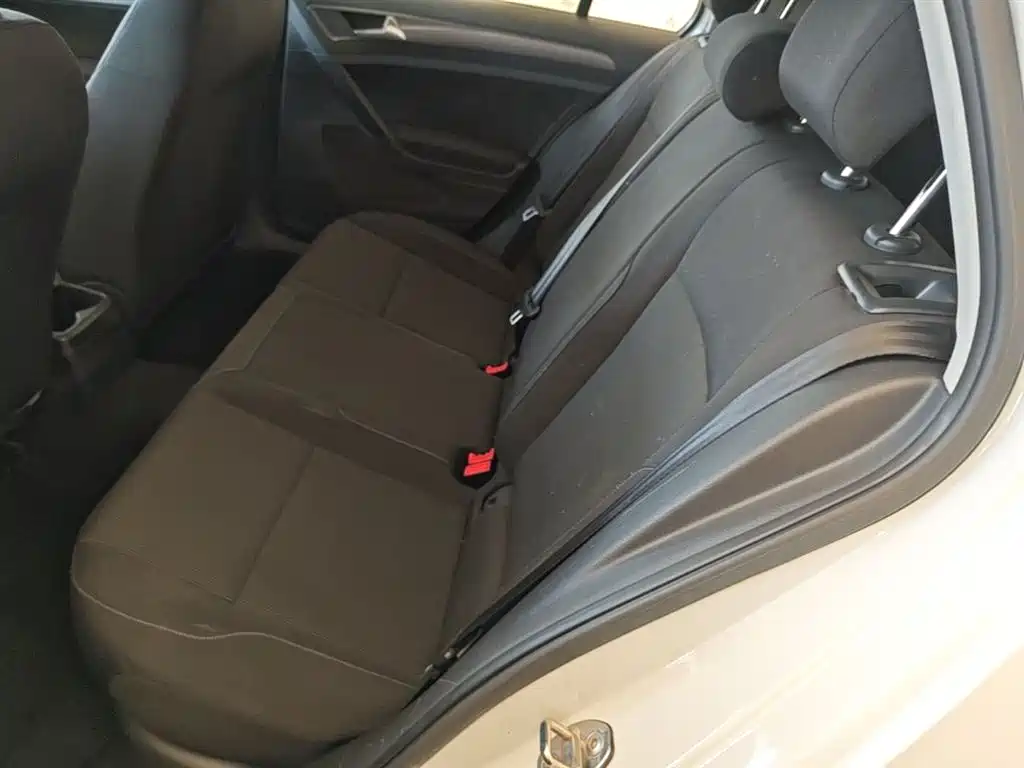 Volkswagen Golf 2015 1.6L Automatic Fashion фото 17