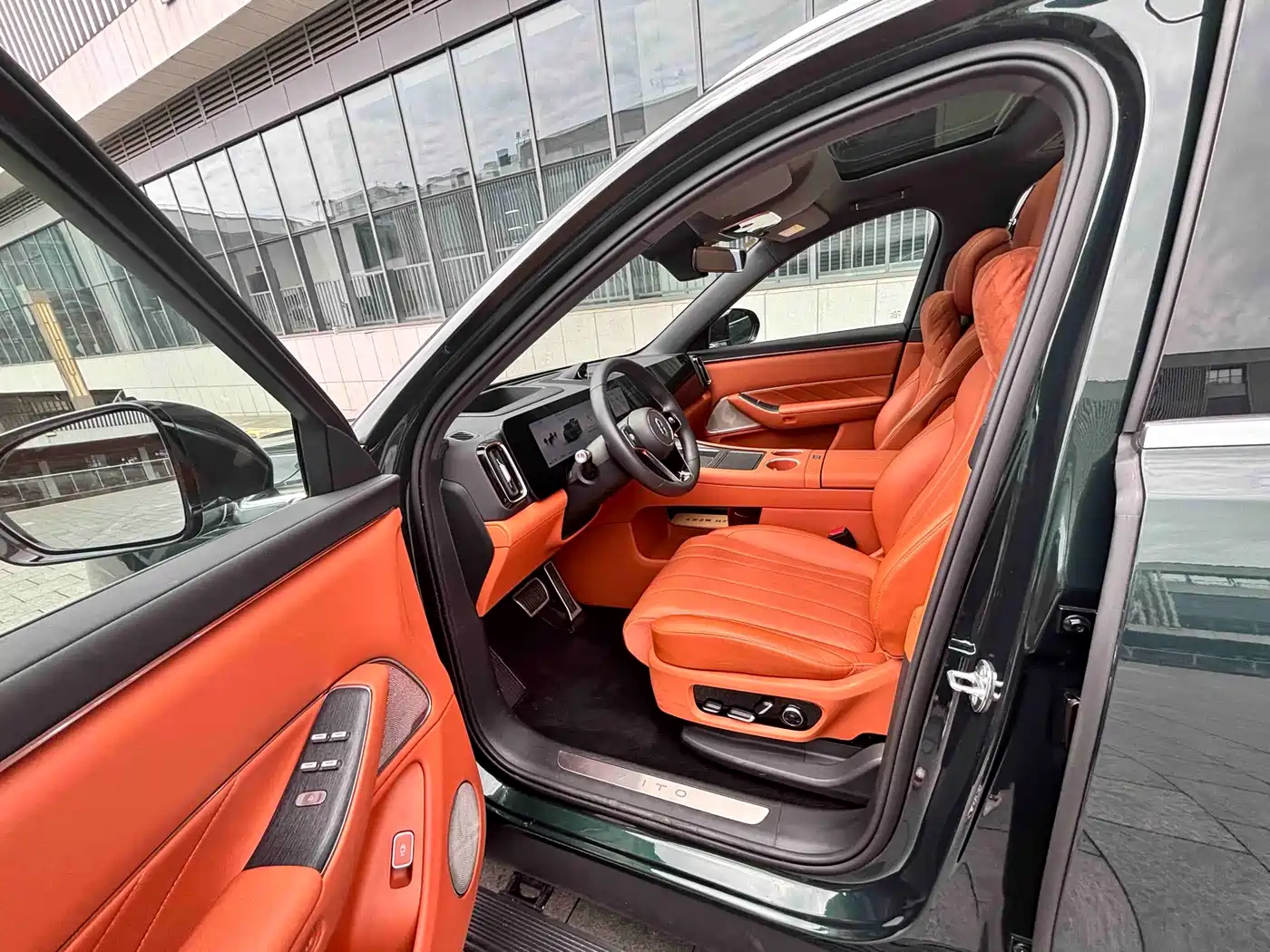 AITO Wenjie AITO M8 2025 Extended Range Ultra 53.4kWh 6-Seater фото 20