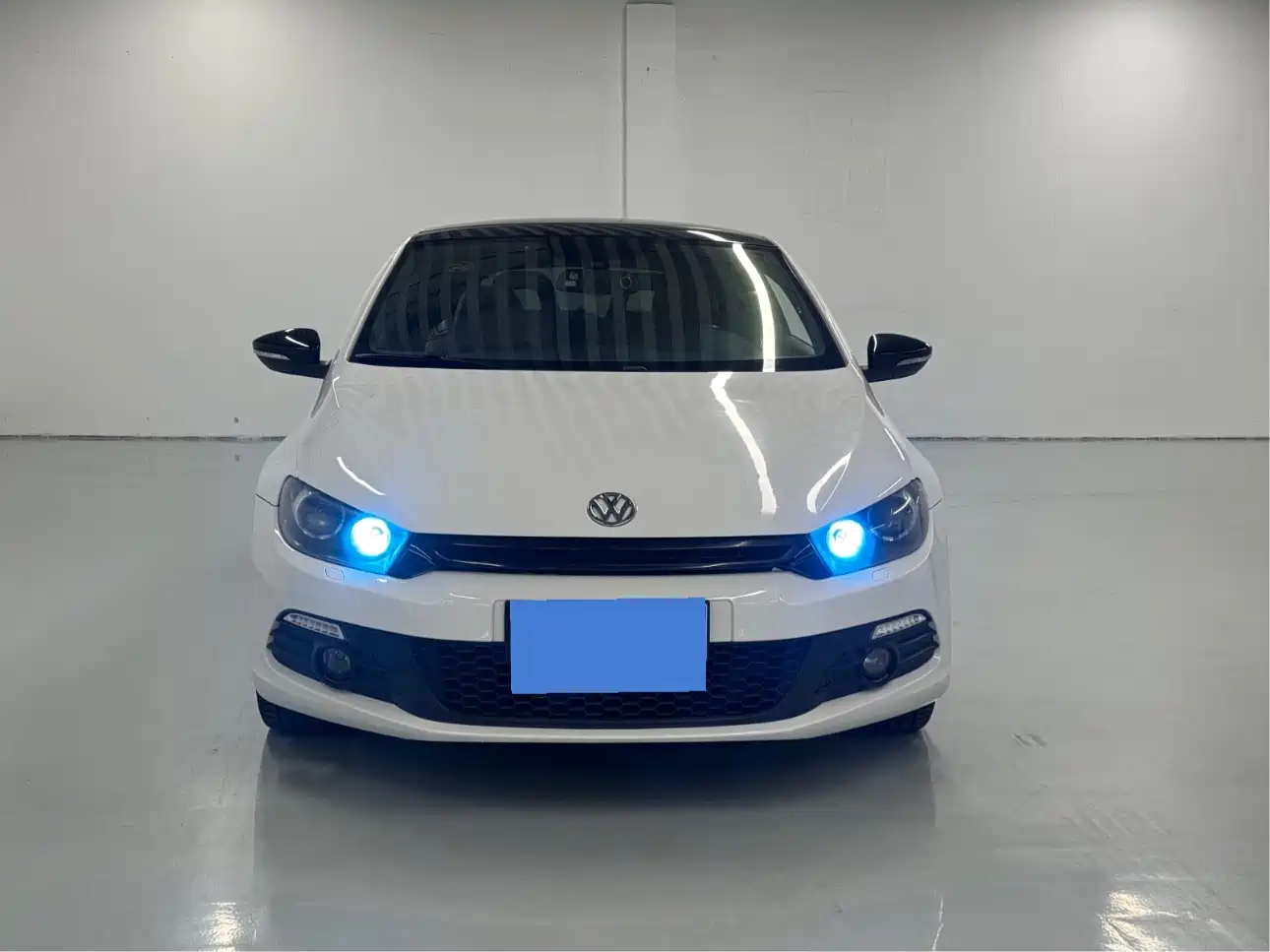 Volkswagen Scirocco 2011 2.0TSI Luxury фото 2