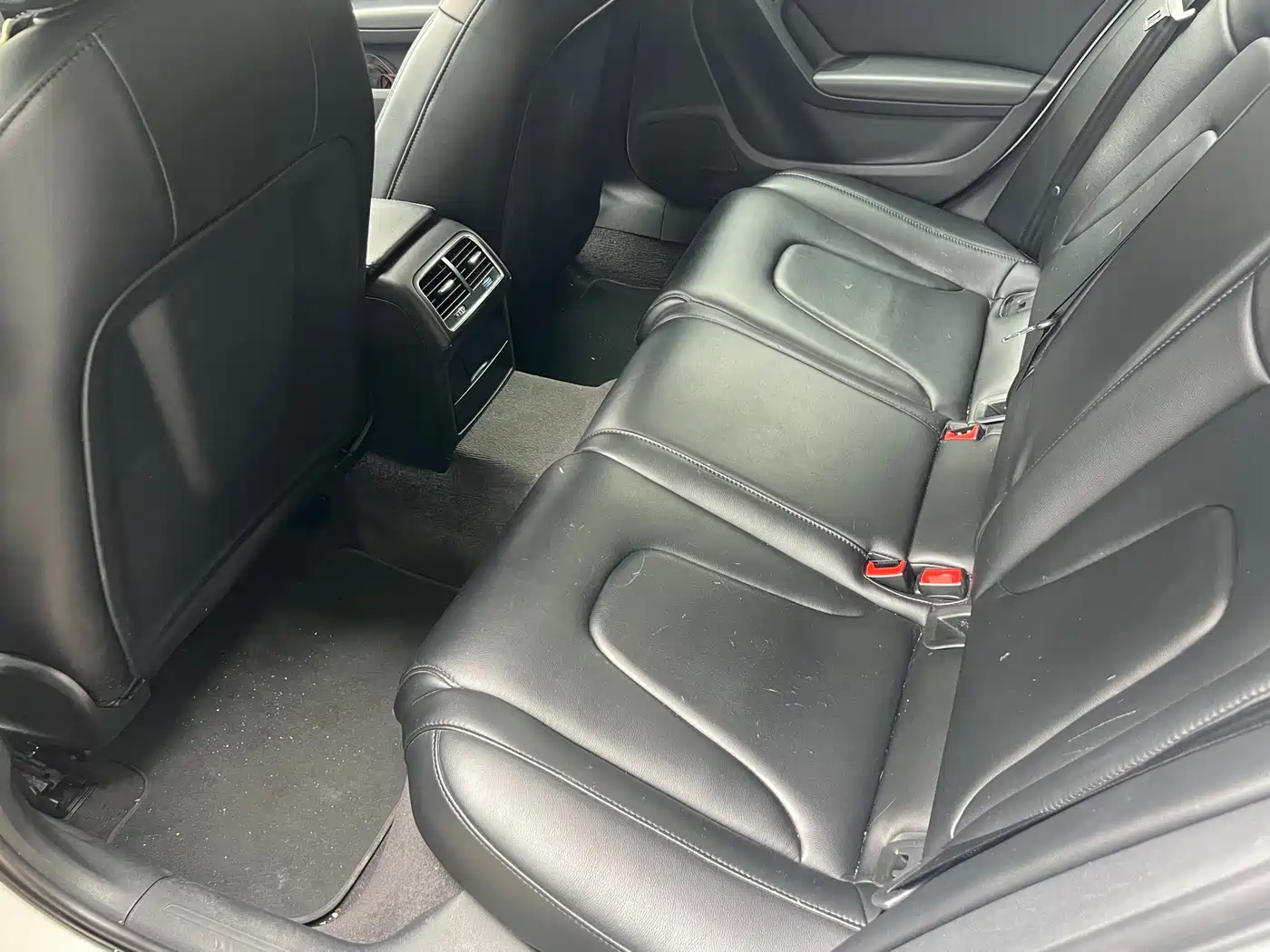 Фото 14 - Audi A4L