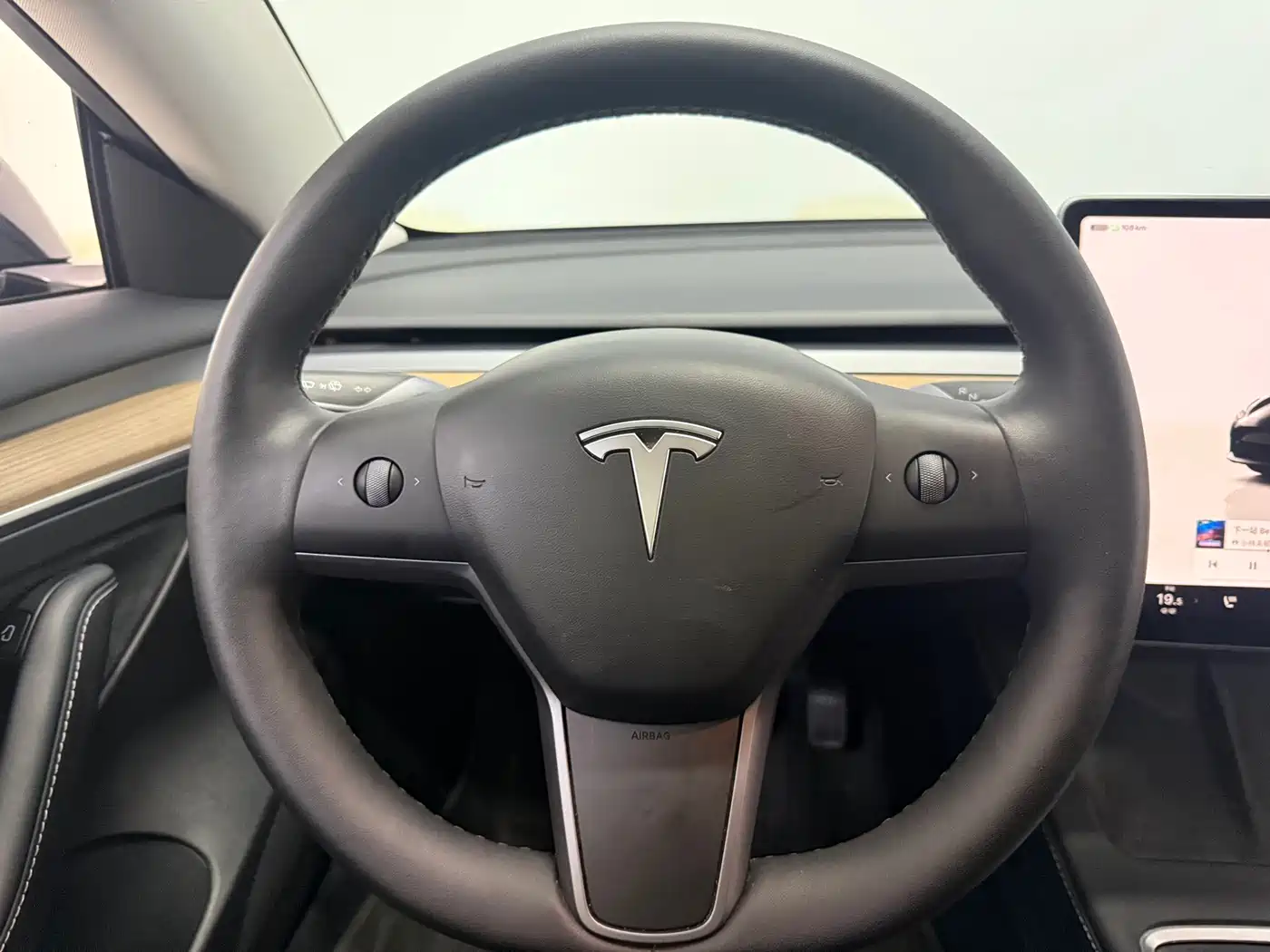 Фото 13 - Tesla Model 3