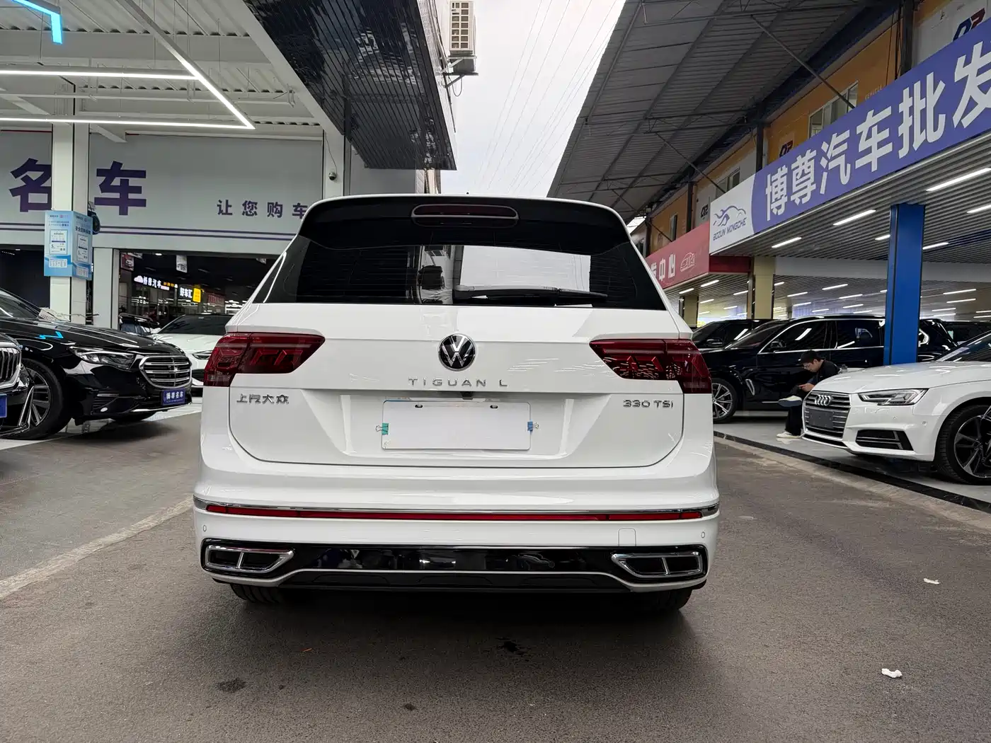 Volkswagen Tiguan L 2024 330TSI Automatic 2WD R-Line Premium Enjoyment Edition фото 23