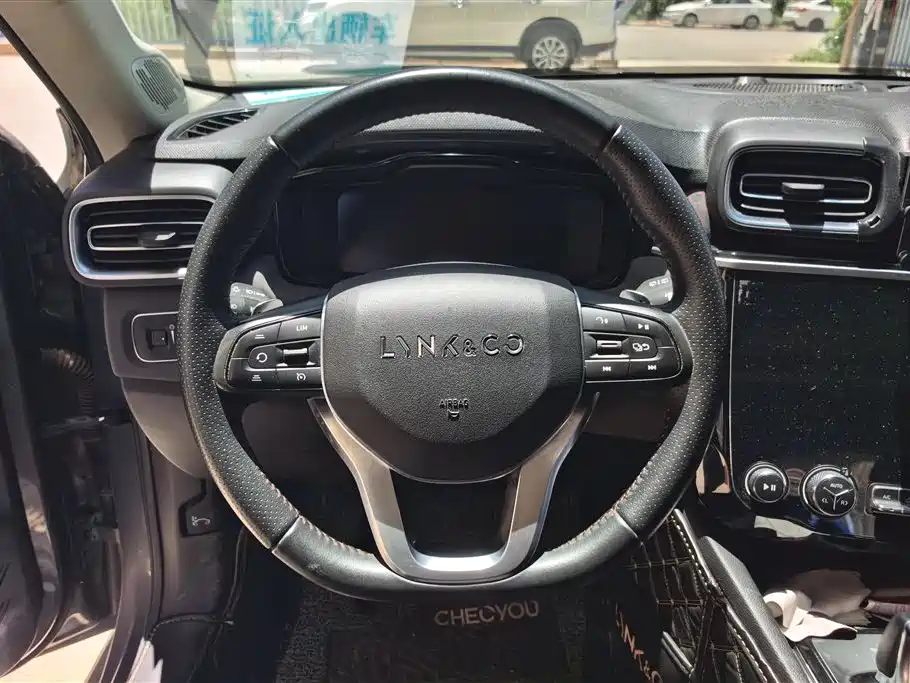 Lynk & Co 02 2018 1.5T DCT 2WD Power Edition China V фото 15