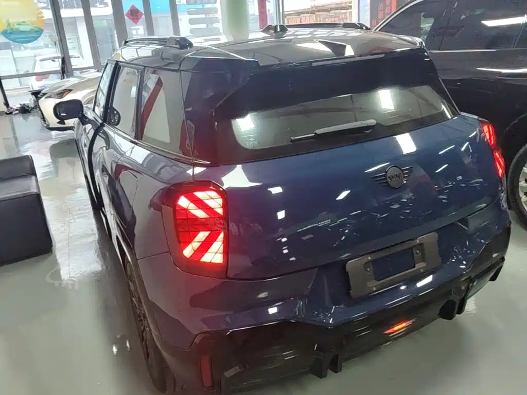 2025 MINI Electric MINI ACEMAN