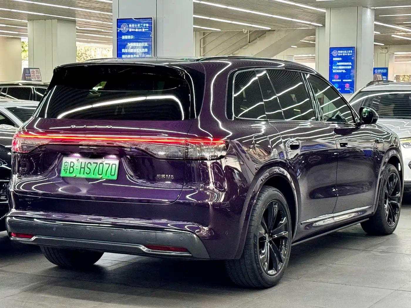 AITO Wenjie AITO M8 2025 Model Extended Range Max+ Edition 53.4kWh 6-Seater фото 8