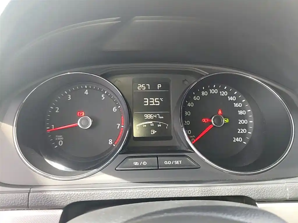 Volkswagen Lavida 2017 1.6L Automatic Comfort Edition фото 12
