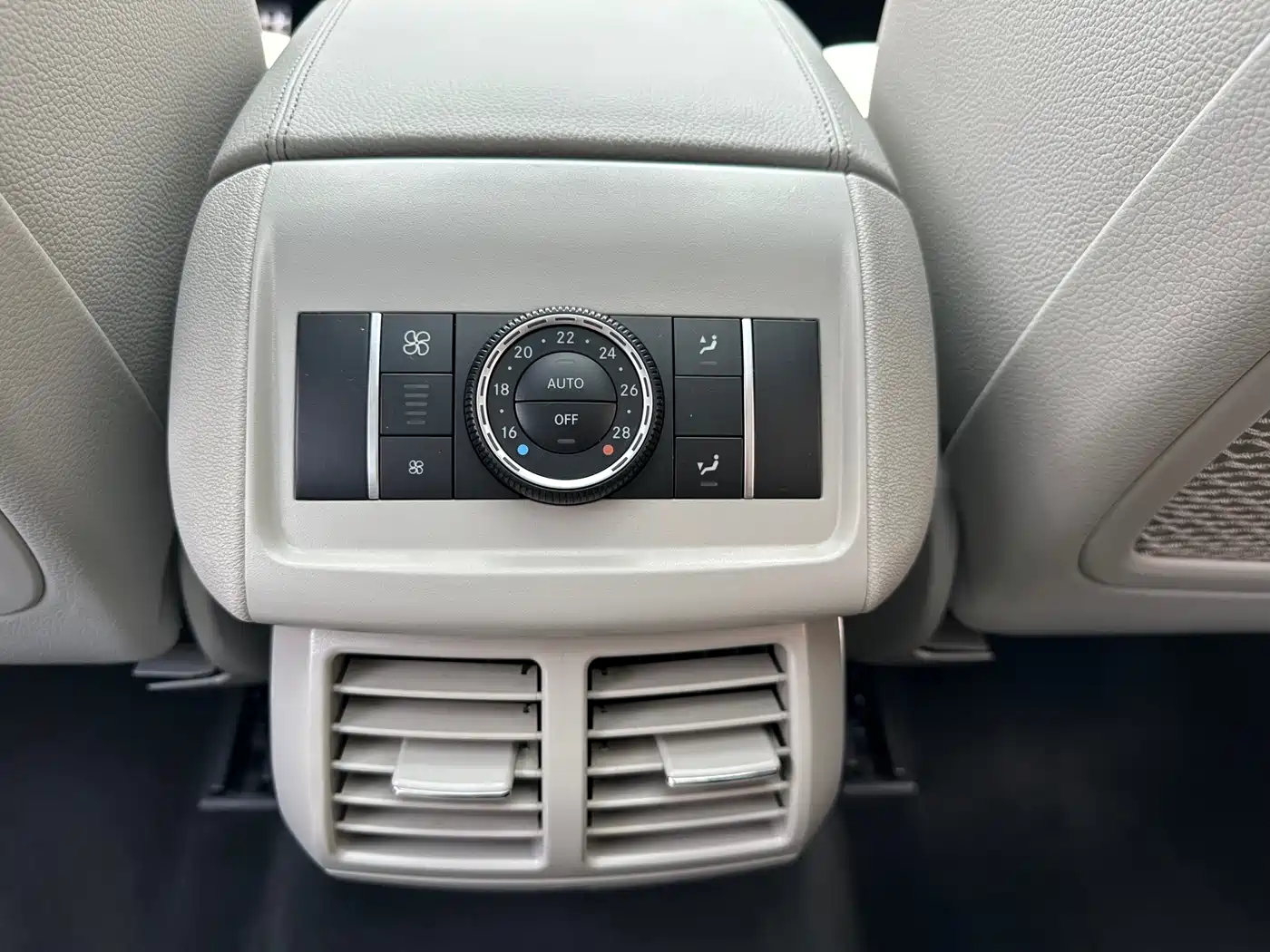 Mercedes-Benz R-Class 2015 R 320 4MATIC Luxury фото 28