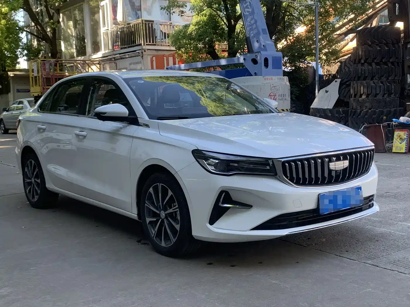 Фото 3 - Geely Emgrand