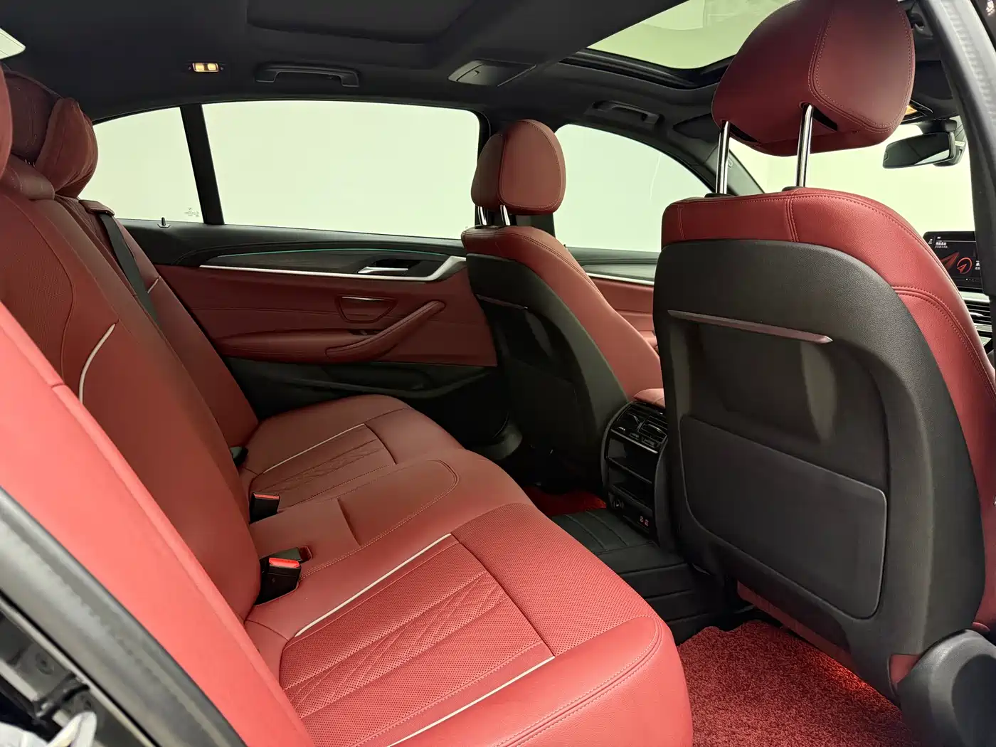 BMW 5 Series 2023 Facelift 530Li Leading M Sport Package фото 17