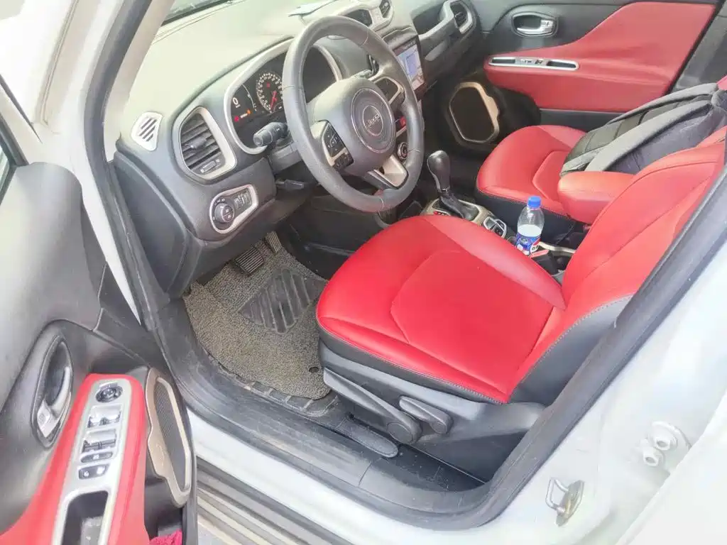 صورة 8 - Jeep Renegade