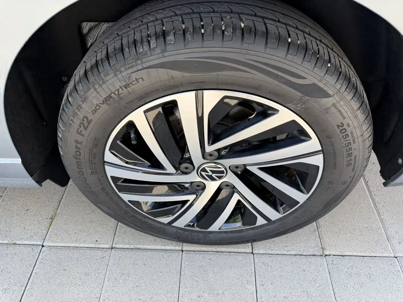 Volkswagen Lavida 2023 1.5L Auto Five Million Edition фото 6