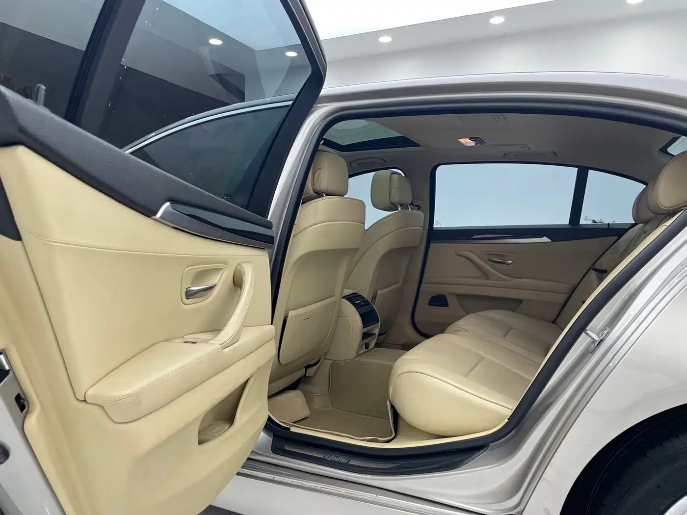 BMW 5 Series 2013 520Li Elegance фото 7