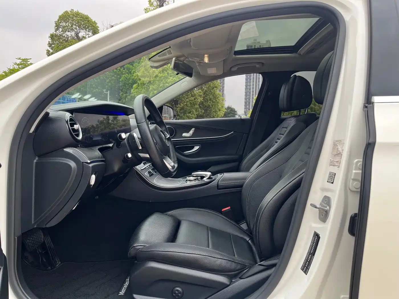Mercedes-Benz E-Class 2016 E 200 L Sport Type фото 4