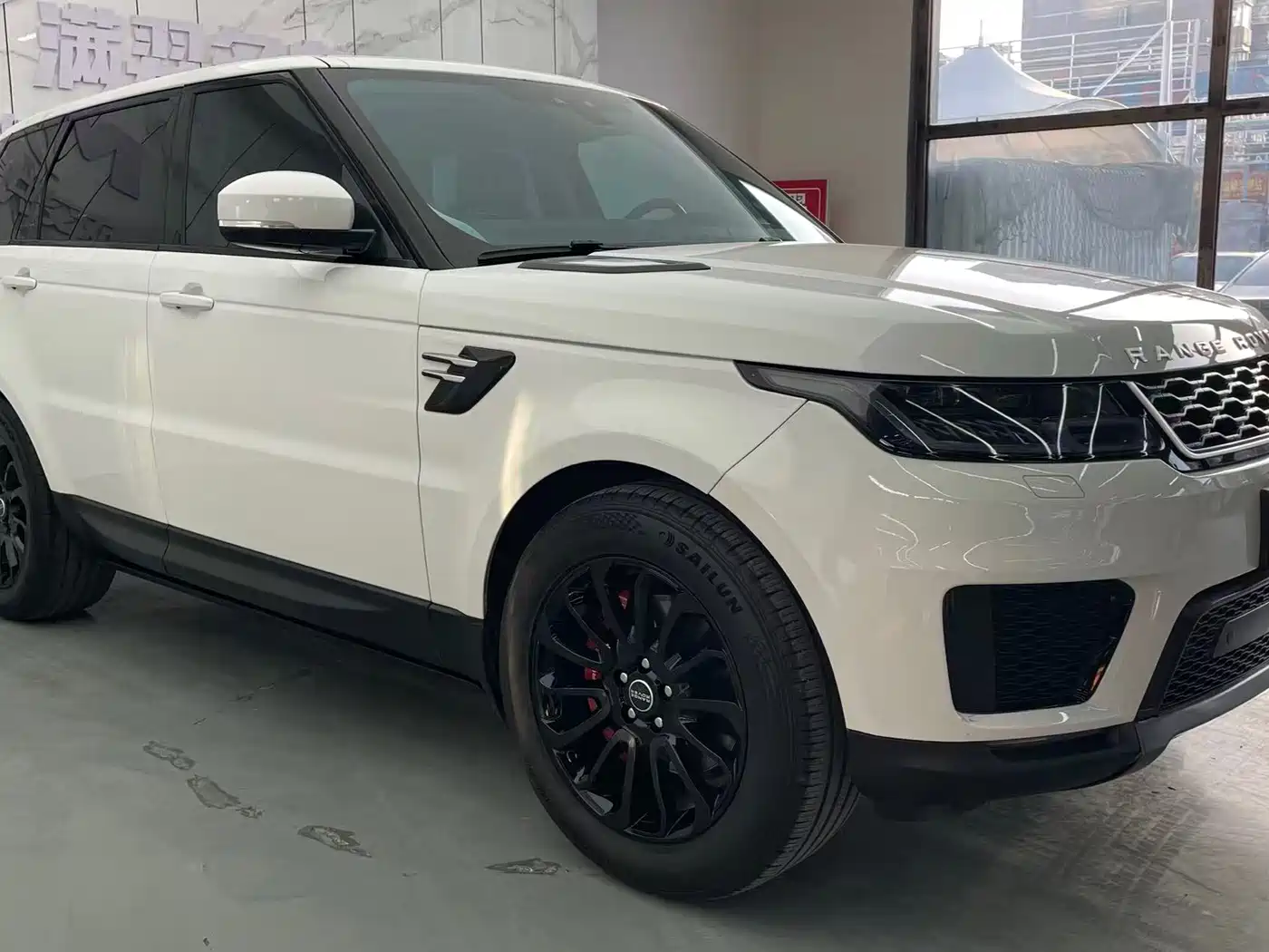 Land Rover Range Rover Sport 2019 3.0 SC V6 Special Edition фото 3