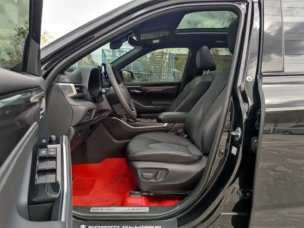 Toyota Crown Kluger 2023 2.5L HEV AWD Premium Edition фото 7