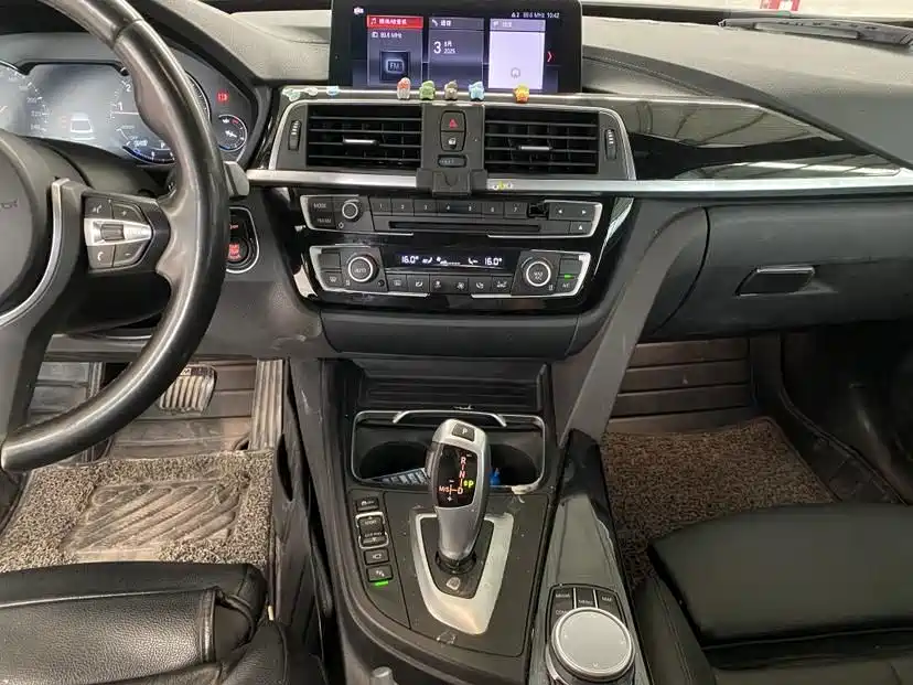 BMW 3 Series GT 2019 320i M Sport Package фото 10