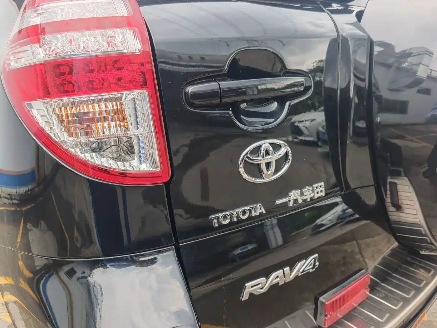 Toyota RAV4 Rongfang 2010 2.0L Automatic Luxury Upgrade Edition фото 8