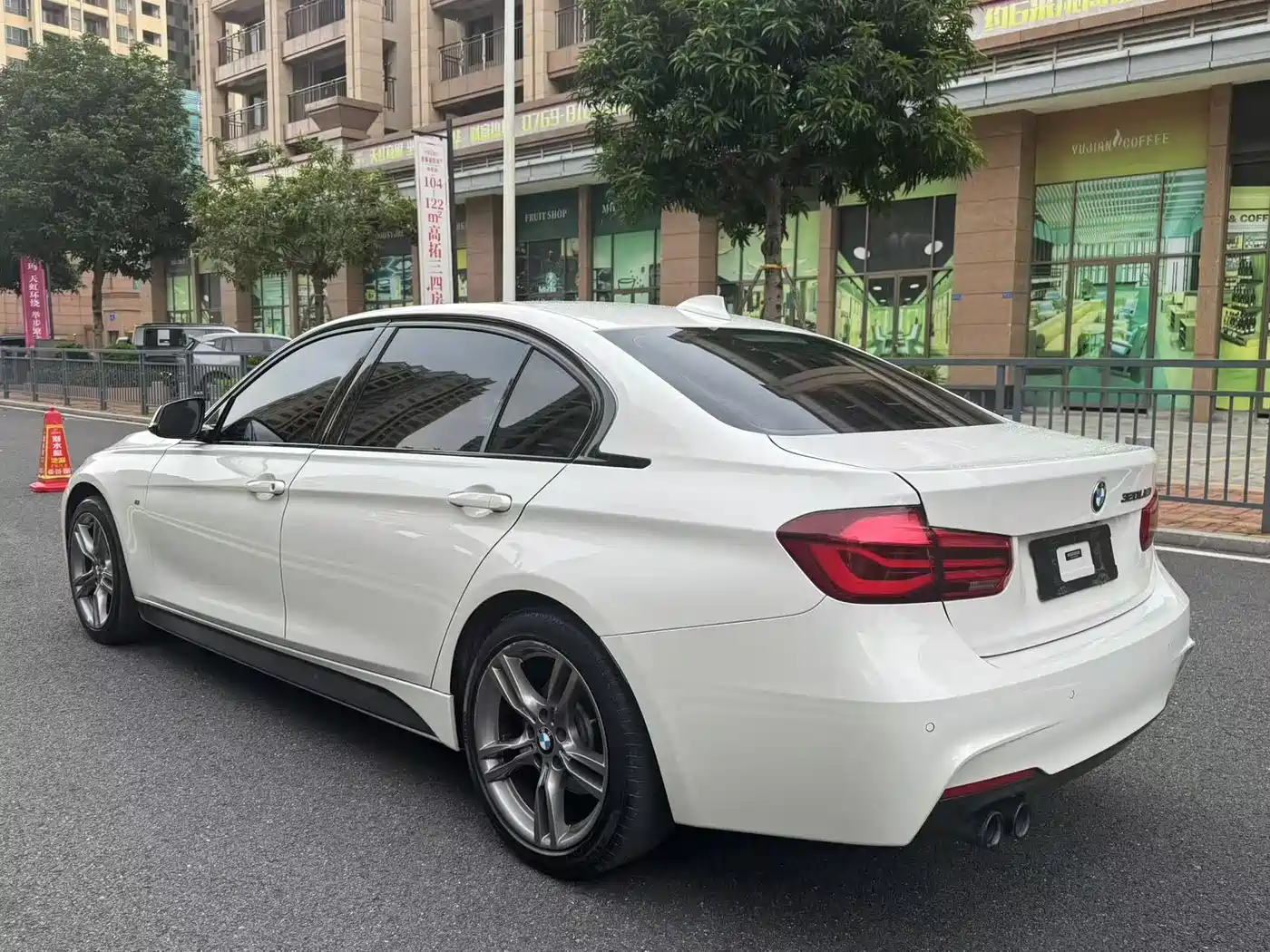 BMW 3 Series 2018 320Li M Sport Black Night Edition фото 6