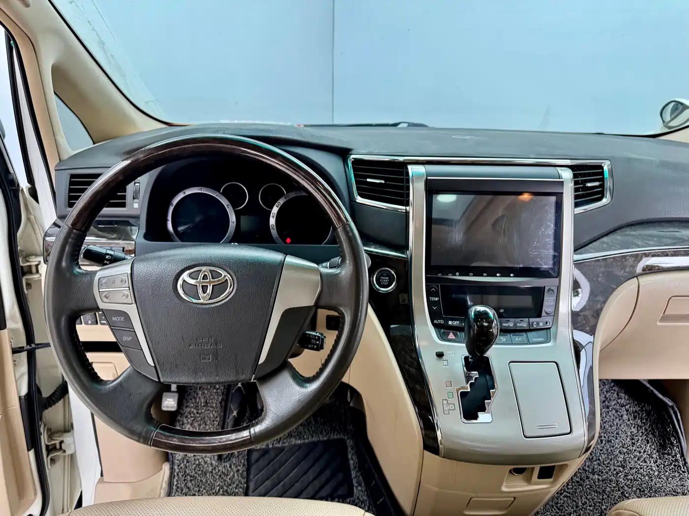 Toyota Alphard фото 19