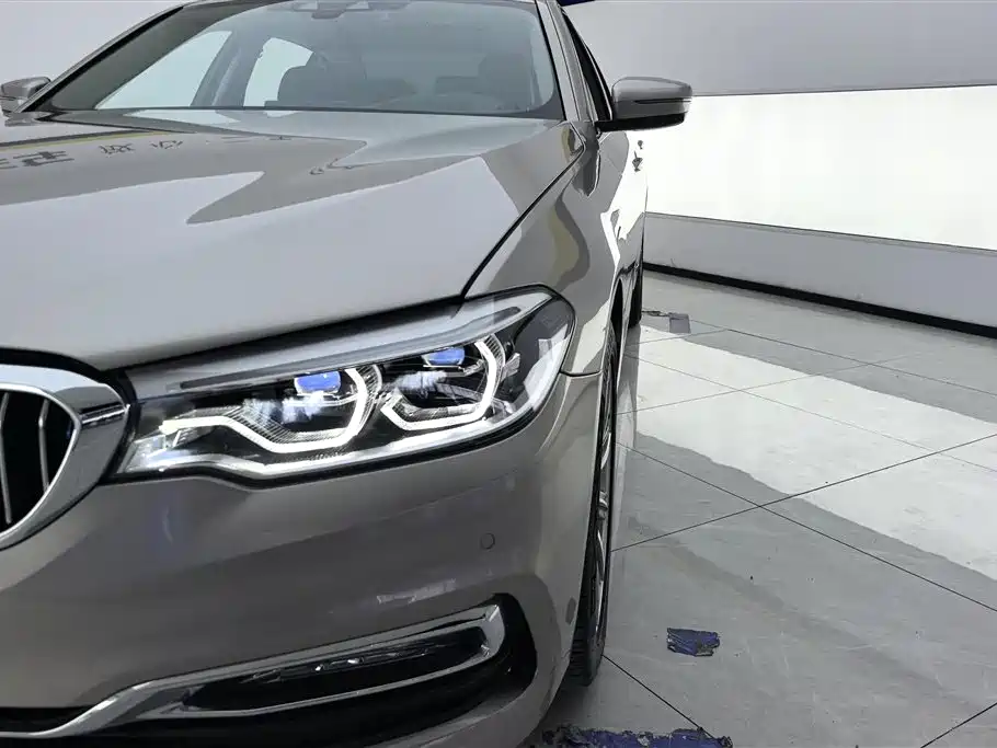 BMW 5 Series New Energy 2018 530Le Luxury Package фото 5