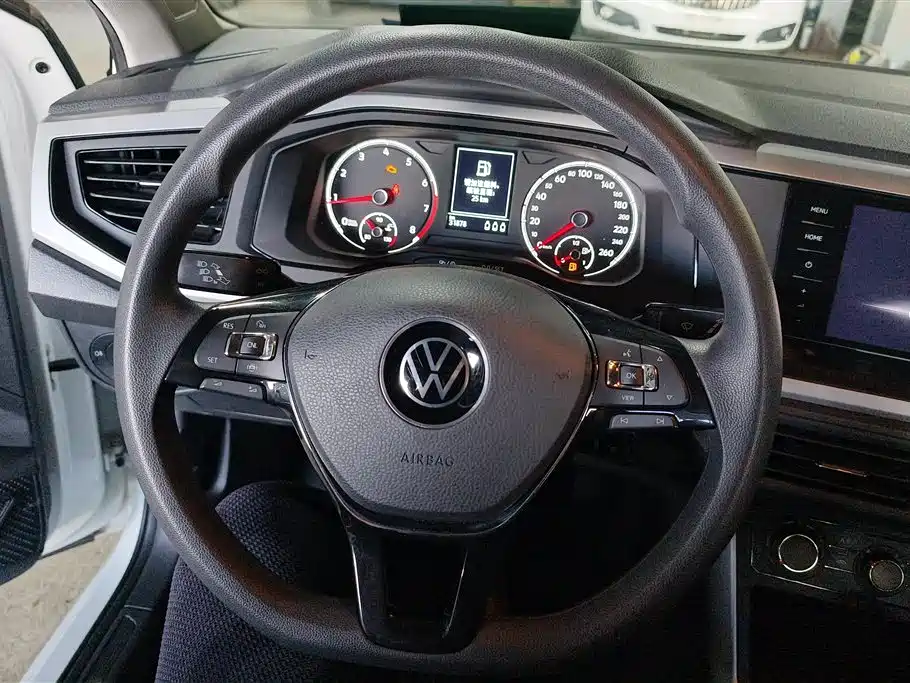 Volkswagen Polo 2023 Plus 1.5L Automatic Panorama Enjoyment Edition фото 15