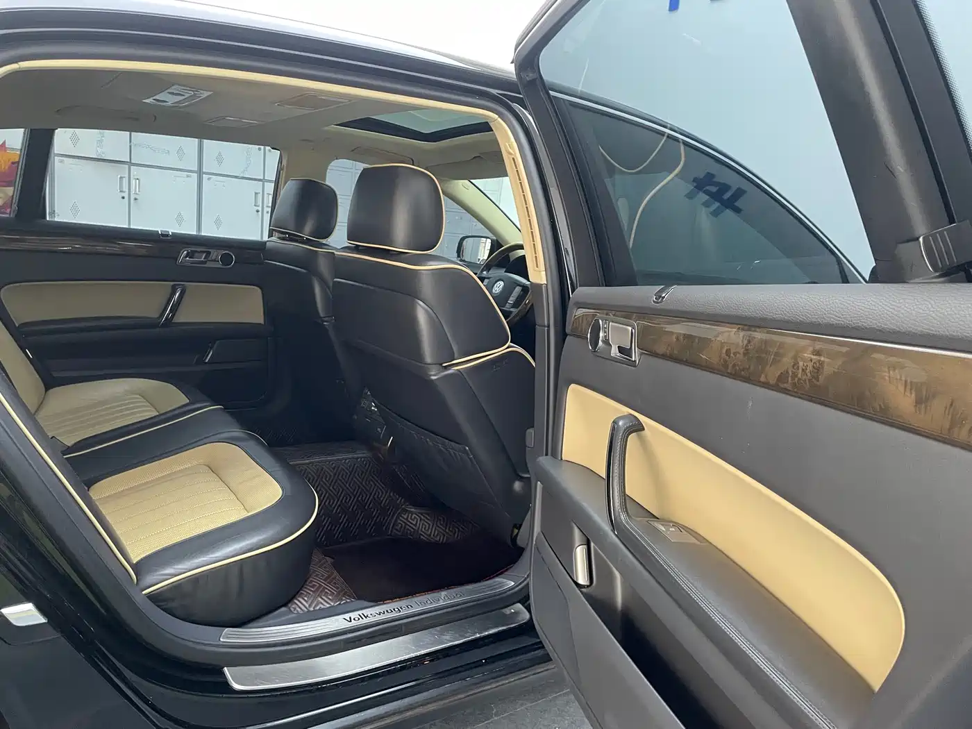 Volkswagen Phaeton 2009 Model 3.6L V6 5-seat Extended Luxury фото 9