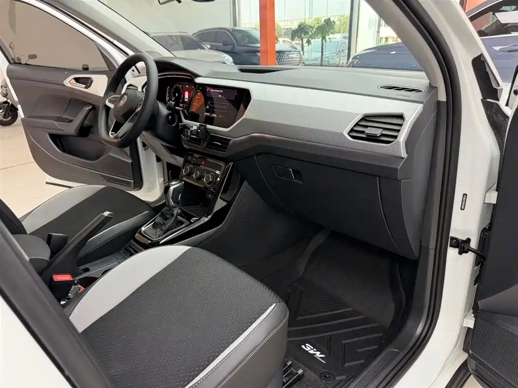 Volkswagen Tanying 2021 1.5L Automatic Smart Connect Edition фото 13