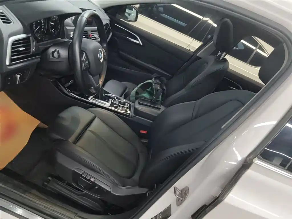 BMW 1 Series 2018 Facelift 118i Sport фото 15