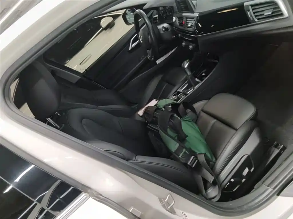 BMW 1 Series 2018 Facelift 118i Sport фото 25