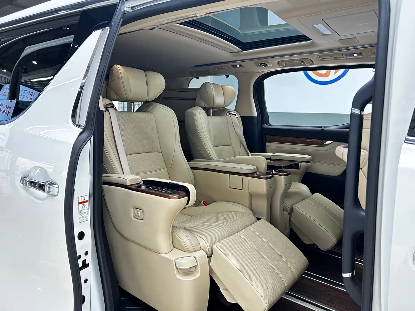 Toyota Alphard 2015 3.5L Premium Edition фото 23