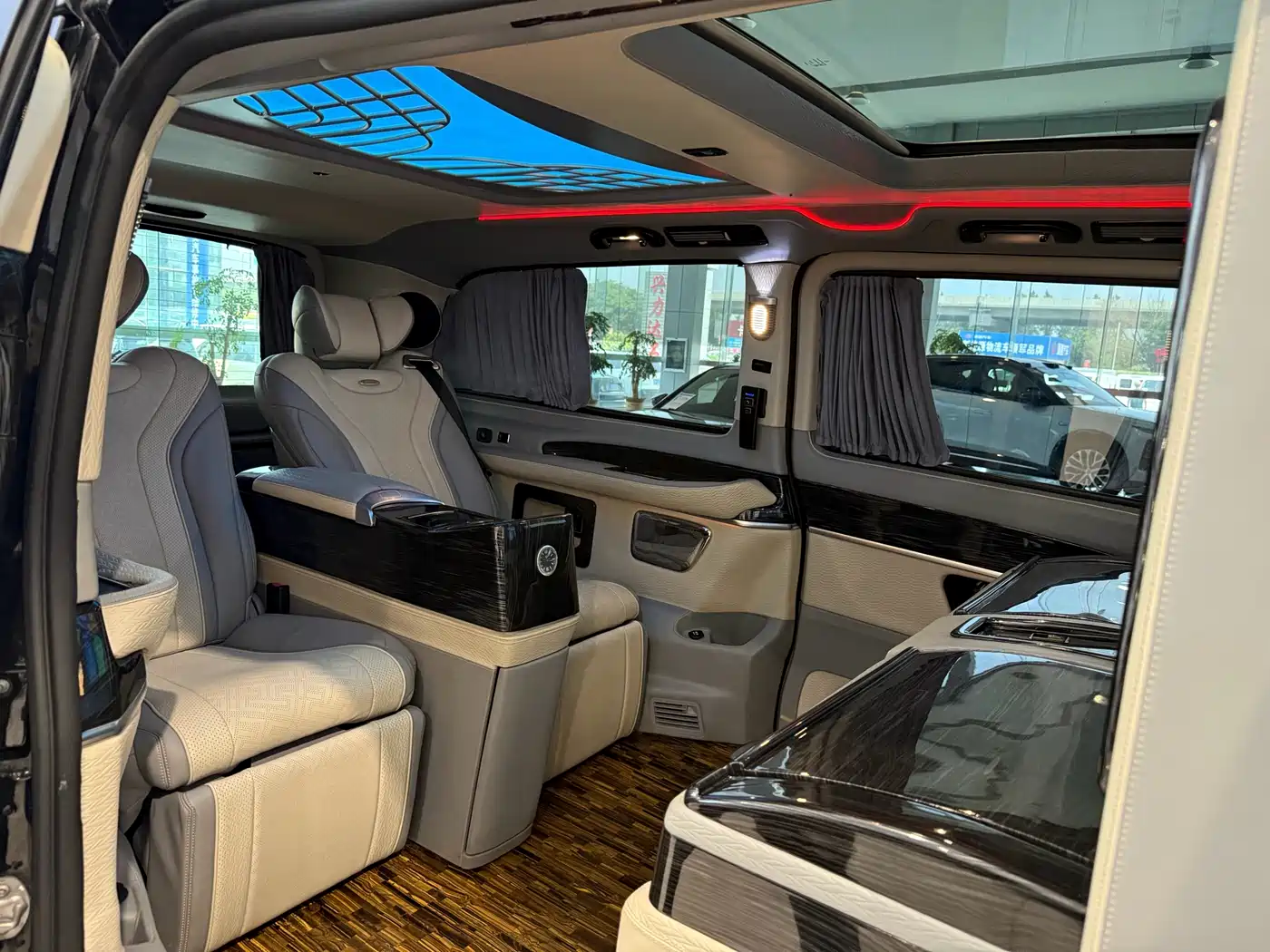 Mercedes-Benz V-Class 2018 V 260 L Premium Long Version China V фото 6