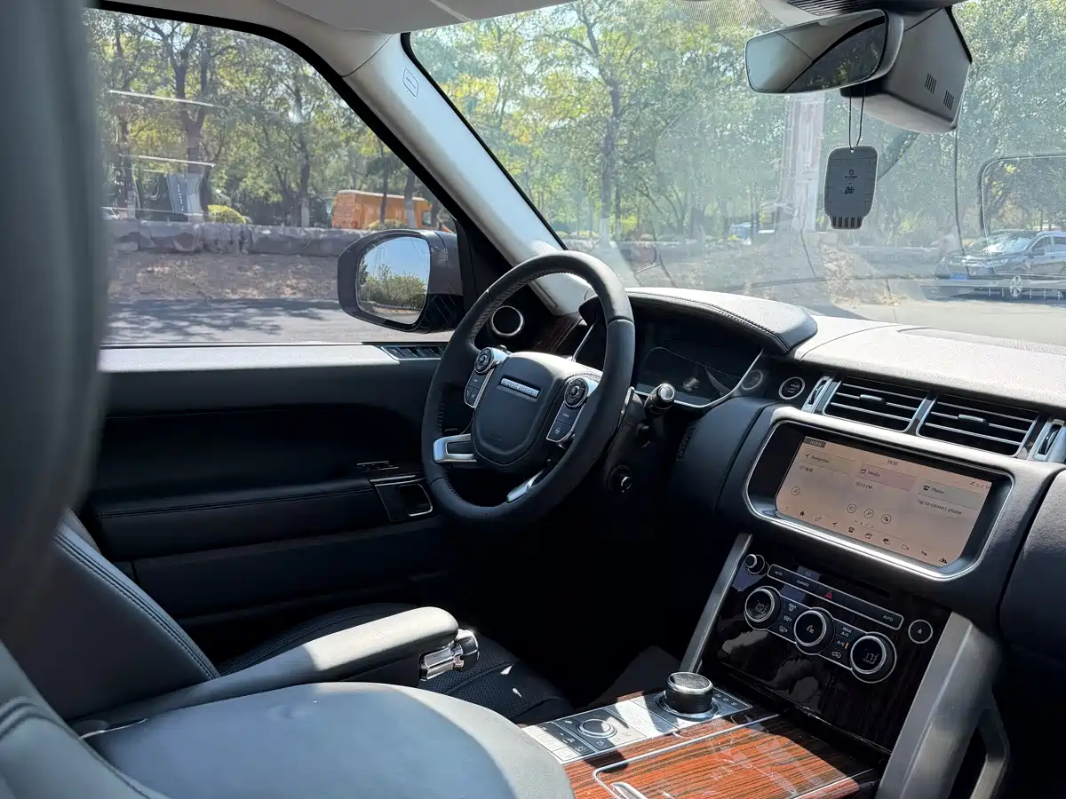 Land Rover Range Rover 2017 2017 3.0 SC V6 Vogue LWB (Long Wheelbase)